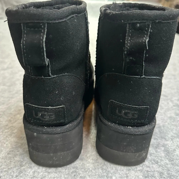 UGG Classic Mini Platform Suede Booties in Black  Sz: 6 - Picture 5 of 12